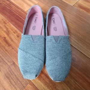 🆕️NEW Toms Silver/Grey Metallic/shimmer size 8.5.